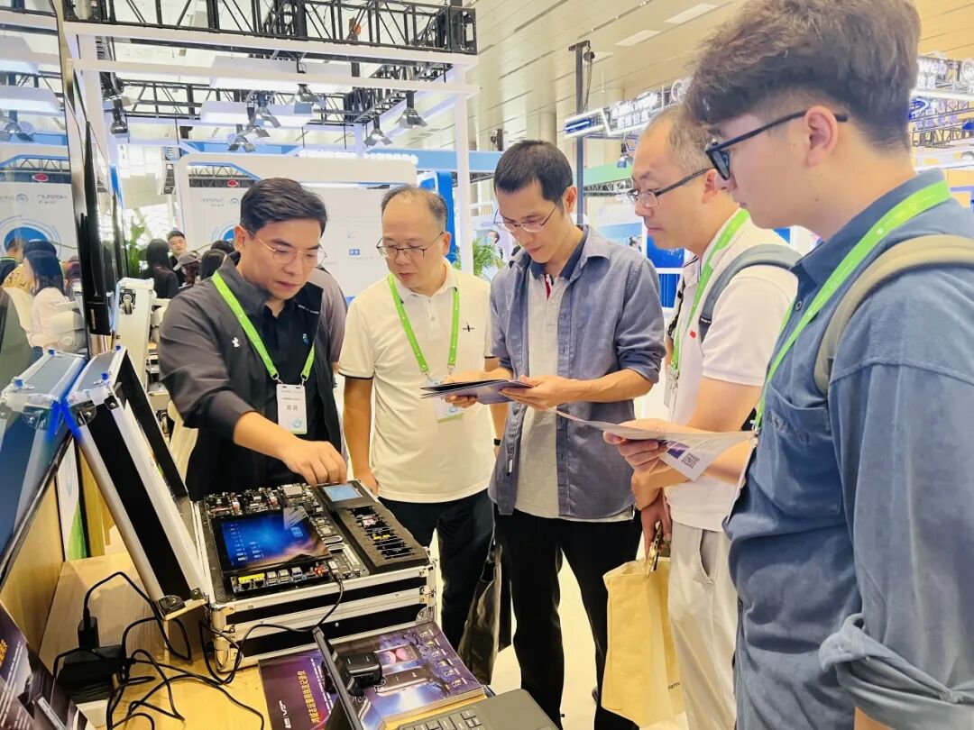 诚迈科技携鸿志操作系统亮相开源鸿蒙技术大会,共筑产业数字未来