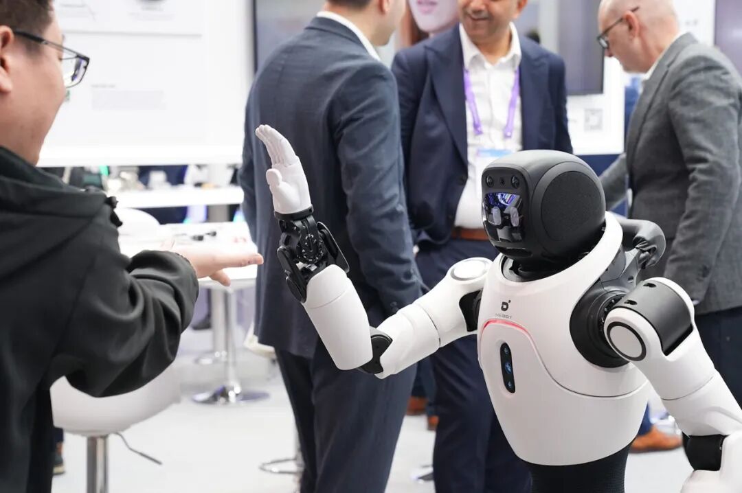 MWC 2026 | 移远通信以稳定高效的连接方案，护航具身智能机器人远征全球