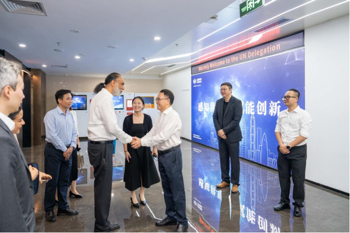 联合国副秘书长阿曼迪普·辛格·吉尔一行考察芯海科技